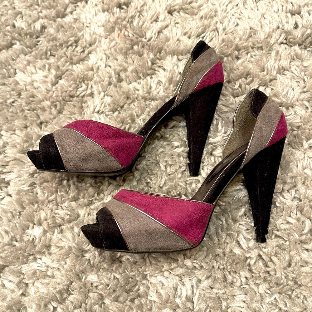 Rouge Helium suede heels
